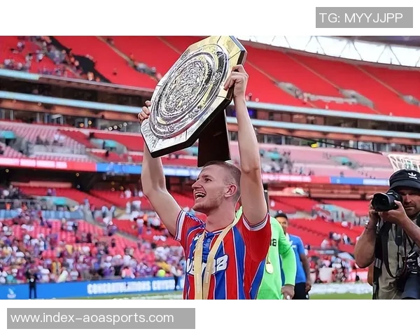 曼联欲引水晶宫沃顿可用梅努齐尔克泽作为交易筹码