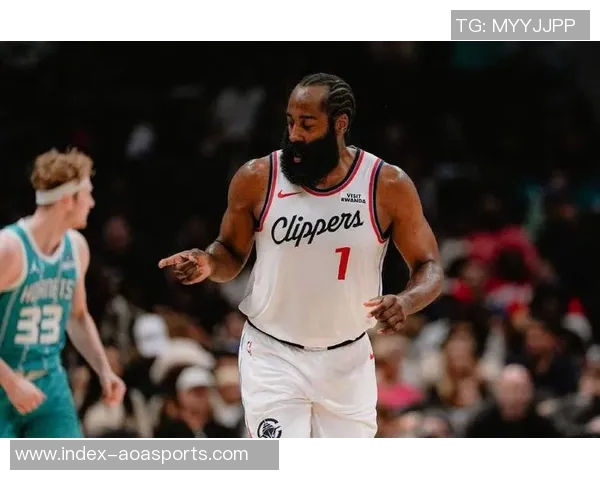 哈登小卡联手罚球命中率惊人活塞全队三分表现堪忧