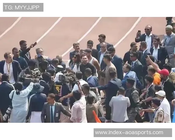 梅西印度行引发球迷骚乱两人因破坏公物被警方逮捕