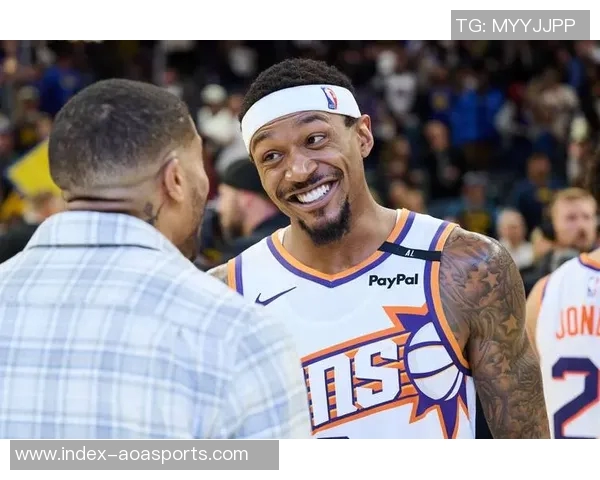 比尔展现全面能力强大的适应力助力球队攻防转换 比尔展现全面能力强大的适应力助力球队攻防转换